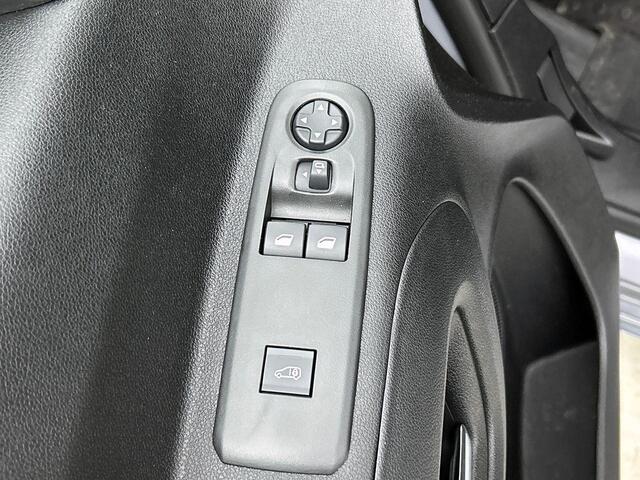 Opel COMBO 1.5 BlueHDi 130PK L2 Automaat Apple Carplay/Android Auto Navigatie Trekhaak Airco Camera Cruise Control Parkeersensoren DAB