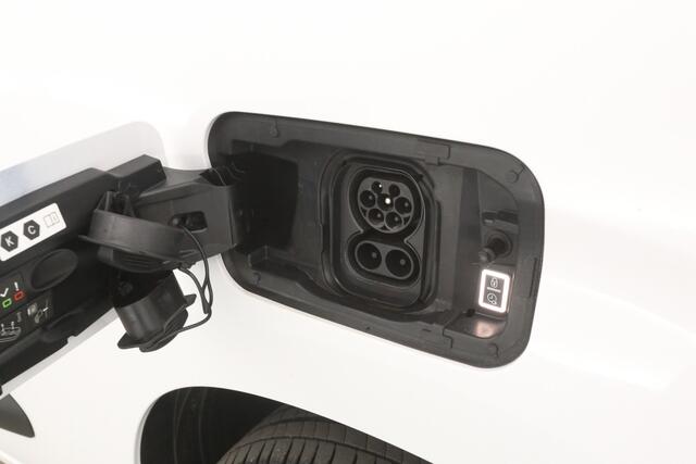 Opel COMBO Combo-e 50 kWh | Snelladen | SOH 98% | Airco | Cruise | Parkeersens. | Trekhaak