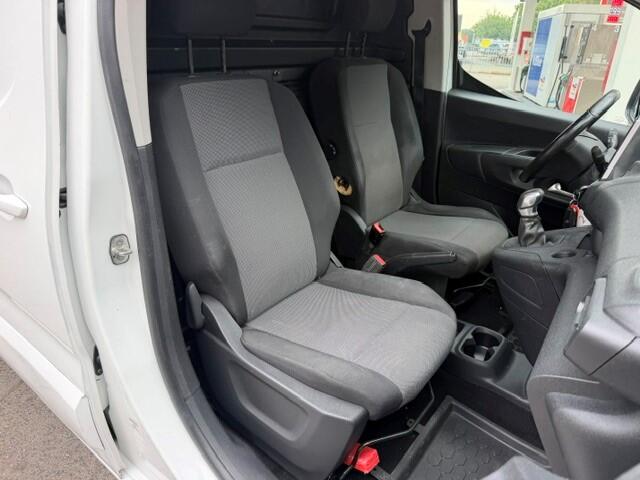 Opel COMBO 1.6D L2H1 Selection AIRCO I NAVIGATIE I CAMERA I MULTI MEDIA I LMV