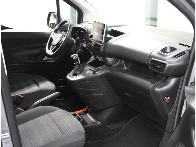 Opel COMBO TOUR 110PK L2H1 Edition | 1ste eigenaar | AppleCarplay/Android Auto | 7 persoons | Camera | Stuur verwarmd | 2 schuifdeuren | Armsteun | Navigatie | Airco | Isofix | Privacy Glass | Parkeersensoren |