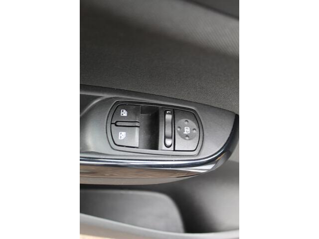 Opel CORSA 1.4-90pk 120 Jaar Edition. Leuke sportieve 5drs. Opel Corsa ! Airco , C|ruise control , Stoel en stuur verwarming , Camera