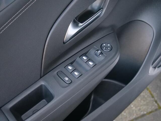 Opel CORSA 1.2 Turbo 100pk Level 4 LED / Panoramadak / Camera / 17 Inch