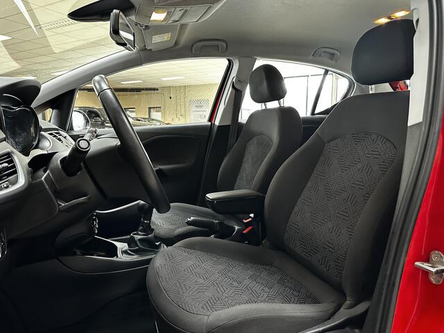 Opel CORSA 1.4 Favourite/ Trekhaak/ 16'' LMV/ Apple + Android/ DAB+/ Navi/ Airco/ Cruise/ Elek. pakket/ Isofix/ Bluetooth/ Multi. LEDER. Stuur/ Mistl./ PDC.