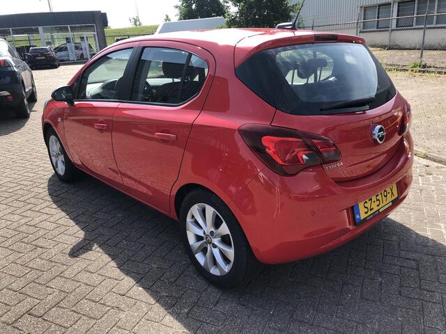 Opel CORSA 1.4 Favourite 90pk | Airco | Navigatie | 14.679 km! | Cruise Control | Lichtmetalen Velgen | Parkeerhulp Achter | Dealeronderhouden | Android Auto - Apple Carplay
