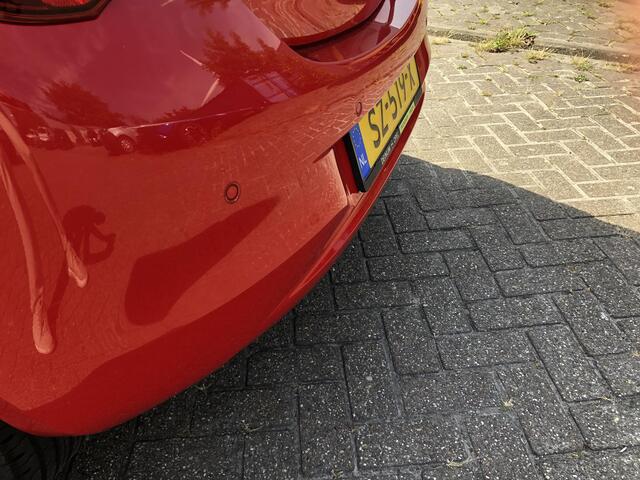 Opel CORSA 1.4 Favourite 90pk | Airco | Navigatie | 14.679 km! | Cruise Control | Lichtmetalen Velgen | Parkeerhulp Achter | Dealeronderhouden | Android Auto - Apple Carplay