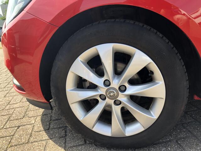 Opel CORSA 1.4 Favourite 90pk | Airco | Navigatie | 14.679 km! | Cruise Control | Lichtmetalen Velgen | Parkeerhulp Achter | Dealeronderhouden | Android Auto - Apple Carplay