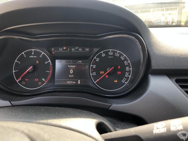 Opel CORSA 1.4 Favourite 90pk | Airco | Navigatie | 14.679 km! | Cruise Control | Lichtmetalen Velgen | Parkeerhulp Achter | Dealeronderhouden | Android Auto - Apple Carplay