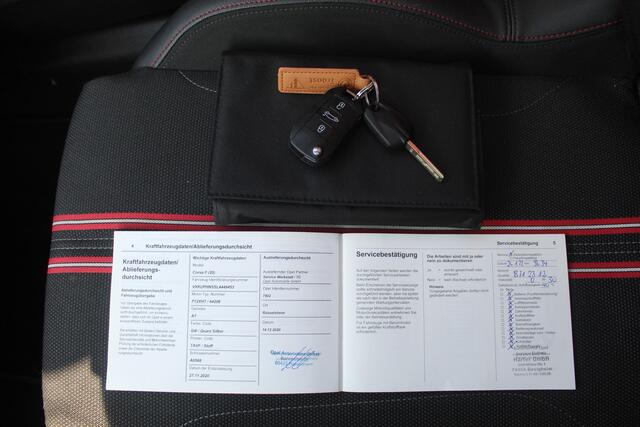 Opel CORSA 1.2 Ultimate 131pk! Automaat/Panoramadak/Navigatie/Virtual cockpit/Dodehoek detectie/Cruise control/Achteruitrijcamera/Apple carplay/Stoelverwarming/Parkeersensoren rondom/DAB/LED koplampen/16'' Lichtmetalen velgen.