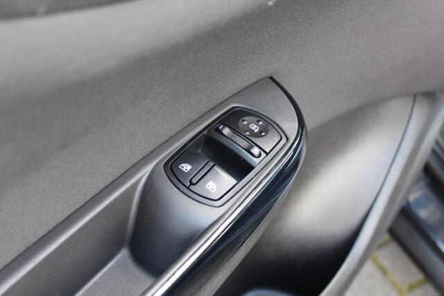 Opel CORSA 1.4 Cosmo Airco, Cruisecontrol, LM velgen, Bluetooth