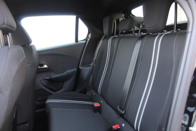 Opel CORSA 1.2 Turbo Edition Stuur + Stoel verwarming l Cruise control l Navigatie l AppleCarPlay/AndroidAuto l Parkeercamera l voor en achter sensoren l Dodehoek detectie l