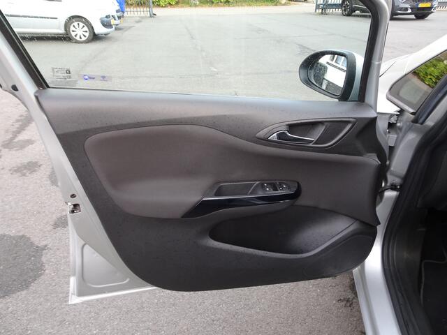 Opel CORSA 1.4 Online Edition Navigatie, parkeersensoren, licht metalen velgen, cruise controle, airco, automaat, enz.