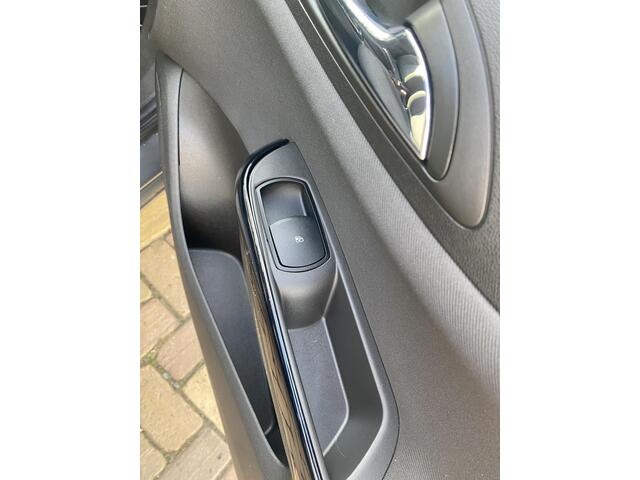 Opel CORSA 1.4 Innovation