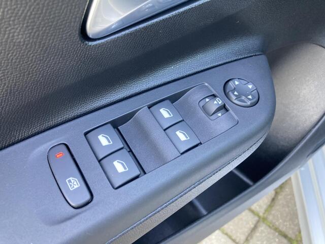 Opel CORSA 1.2 Turbo Hybrid GS 136 pk | NIEUW | Navigatie | Keyless Entry + Start | Climate Control | Camera | Parkeersensoren | Cruise Control | Zwart dak | Sportstoelen |