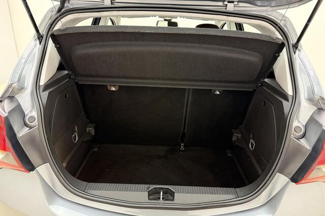 Opel CORSA 1.4 Online Edition Automaat | Airco | Navigatie | Cruise Control | Trekhaak | Parkeersensoren voor & achter | 16'' LM Velgen | Comfortstoelen