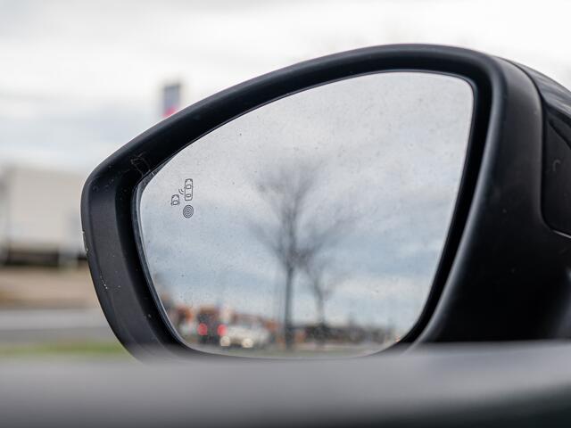 Opel CORSA 1.2 Turbo Elegance PANO LED CAMERA STOEL EN STUURW VERW 17 INCH DODEHOEK