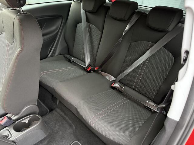 Opel CORSA 1.0 Turbo Black Roof Edition / Navigatie / Airco / Cruise Control / Bluetooth / Sensoren Achter / Weinig kilometers NAP