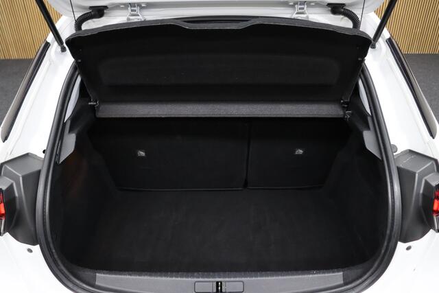 Opel CORSA 1.2 Edition | Trekhaak | Maps Navigatie | Cruise-control | Parkeerhulp | Apple Carplay & Android Auto | Airco | LM Velgen | All-season Banden