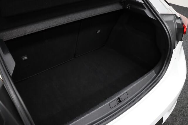 Opel CORSA 1.2 Edition | Trekhaak | Maps Navigatie | Cruise-control | Parkeerhulp | Apple Carplay & Android Auto | Airco | LM Velgen | All-season Banden