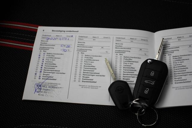 Opel CORSA 1.2 GS Line - Carplay, Cruise, Half Leer