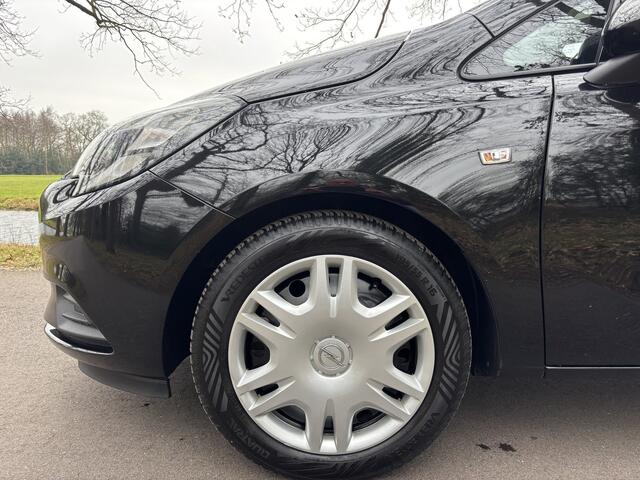 Opel CORSA 1.4 Edition / 5 Deurs / Dealer onderh. / Airco