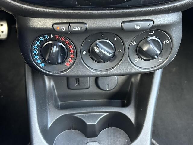 Opel CORSA 1.4 Black Edition | Navigatie | Airco | Parkeersensoren achter | Dealer Onderhouden |