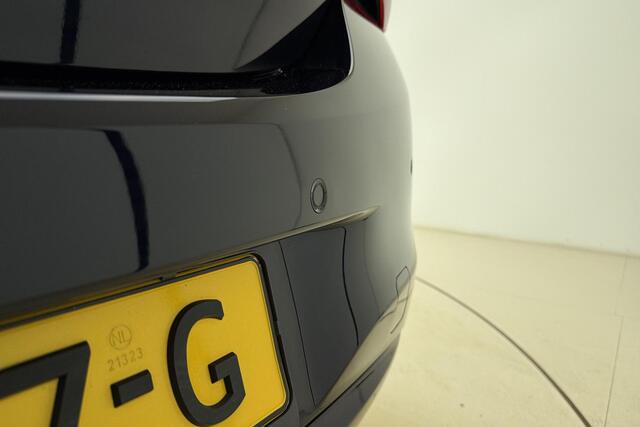 Opel CORSA 1.4 Favourite | Navigatie | Parkeersensoren | Lichtmetalen velgen | 5 Deuren | Cruise control | DAB Radio | Mistlampen voor