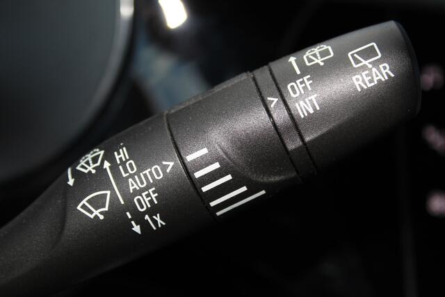 Opel CORSA 1.2-100pk Turbo GS Line. Erg mooie sportieve wagen, slechts 23.500 ! Panoramadak, Lane- en side assist, Telefoonvoorb., Cruise Cntrl, LED verl., PDC v+a, LM wielen, Climate Control, Navigatie by Apple/Android, Stoel- en stuurwiel verwarming etc.