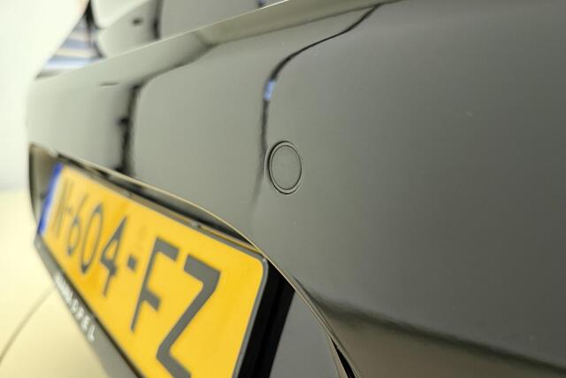 Opel CORSA 1.2 GS Line 100 PK | Navigatie | Climate control | Camera | Draadloze telefoonlader | Lichtmetalen velgen black | Weinig kilometers