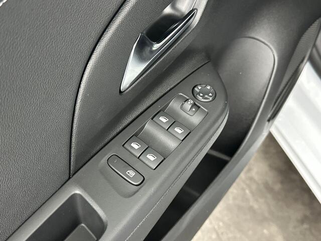 Opel CORSA 1.2 Turbo Hybrid Yes | Demonstratieauto | Camera | Sensoren V+A | Apple Carplay & Android Auto | Stoel&Stuur Verwarming | 110PK | Automaat | Cruise Control | Tot 8 jaar speciale garantie!