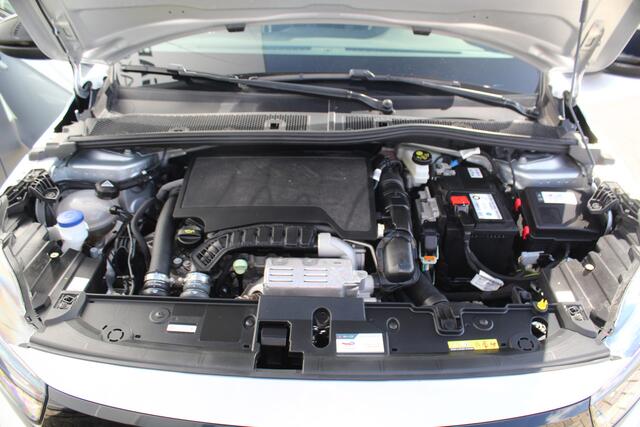 Opel CORSA 1.2-100pk Turbo Ultimate. In nieuwstaat verkerende Opel Corsa ! Autm. airco, cruise cntrl, lane assist, panoramadak, verwarmde stoelen, LM wielen, camera, pdc v+a, navigatie by Apple Carplay/Android auto, metallic, LED verl. etc.
