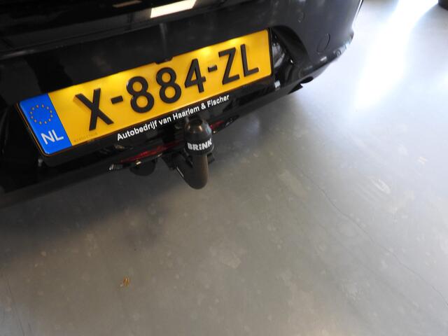 Opel CORSA 1.2 Elegance, Climat Control, Panoramadak, Trekhaak, Stuurverw.