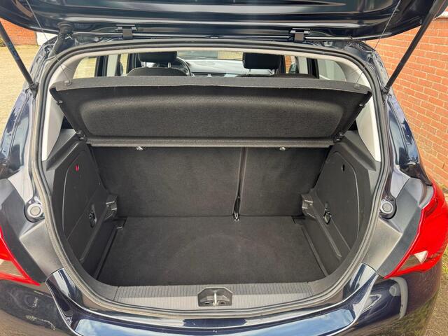 Opel CORSA 1.4 Favourite 5-DEURS NAVI LMV PDC CRUISE DAB+ DEALER ONDERHOUDEN! NAP! 2 SLEUTELS + BOEKJES