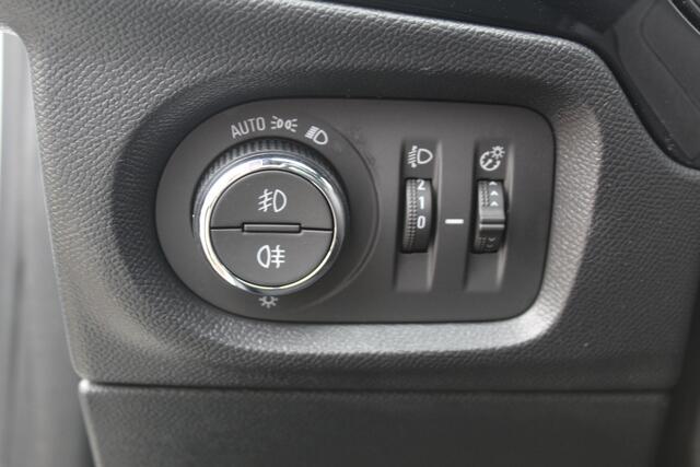 Opel CORSA 1.2 GS Line 100PK TURBO In nieuwstaat Opel Corsa ! Autm. airco, cruise cntrl, lane assist, panoramadak, verwarmde stoelen, LM wielen, camera, pdc v+a, navigatie by Apple Carplay/Android auto, metallic, LED verl. etc. – foto 7