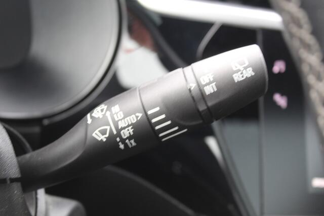 Opel CORSA 1.2 GS Line 100PK TURBO In nieuwstaat Opel Corsa ! Autm. airco, cruise cntrl, lane assist, panoramadak, verwarmde stoelen, LM wielen, camera, pdc v+a, navigatie by Apple Carplay/Android auto, metallic, LED verl. etc. – foto 10