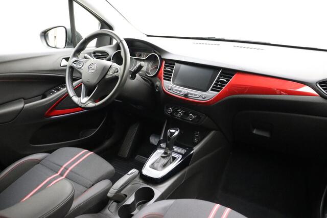 Opel Crossland 1.2 Turbo Level 4 130 Pk Automaat | Navigatie | Camera | Keyless | Zwart dak | Lichtmetalen velgen Black | Getint glas | Climate control