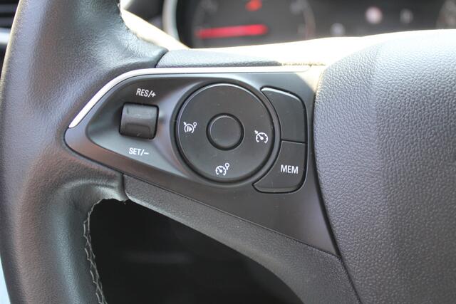Opel Crossland 1.2 Turbo GS Line automaat | incl. 12 maanden garantie | Camera | Trekhaak | Dodehoek detectie | Apple carplay | Cruise control | Panoramadak | Parkeersensoren | Climate control | 16" velgen | LED koplampen | Keyless entry + go |