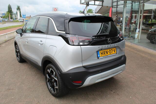 Opel Crossland 1.2-110pk Turbo 'Elegance'. Mooie en luxe hoogzitter met weinig km's ! Volautm. airco dual, cruise control, camera, comfortstoelen, metallic lak, LM wielen, navigatie, telefoonvoorb., lane- en side assist, parkeersensoren v+a, LED verlichting etc.