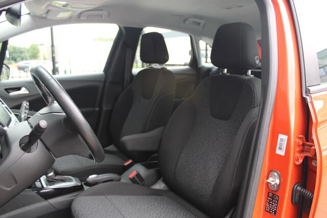 Opel Crossland 1.2 Turbo Elegance 130pk - Stoel/Stuurverwarming - Camera - Navi - Cruise - Trekhaak - Lane - LED - Rijklaar