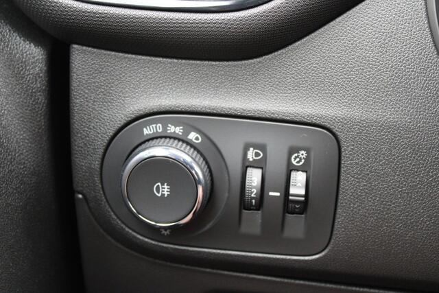 Opel Crossland 1.2 Turbo Elegance 130pk - Stoel/Stuurverwarming - Camera - Navi - Cruise - Trekhaak - Lane - LED - Rijklaar
