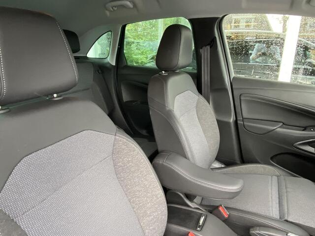 Opel Crossland 1.2T 130pk Automaat Elegance | Parkeersensoren voor + achter | Achteruitrijcamera | Navigatie | Climate Control | AGR Comfortstoel