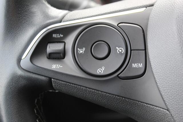 Opel Crossland 1.2-110pk Turbo Ultimate. Mooie en luxe hoogzitter met weinig km's ! Volautm. airco dual, cruise control, camera, comfortstoelen, metallic lak, LM wielen, navigatie, telefoonvoorb., LED verlichting etc.