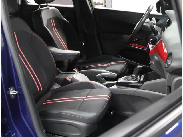 Opel Crossland 1.2 130PK Turbo Level 4 | Trekhaak | Parkeersensoren | AGR Bestuurdersstoel | Armsteun | Navigatie | Cruise Control | Climate Control | AppleCarPlay/AndroidAuto | Two-Tone | LED | Privacy Glass | Isofix |