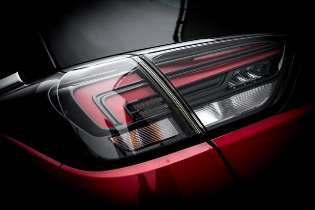 Opel Crossland 1.2 131 PK Turbo Elegance| 20.500 Km | Automaat | Two-Tone lak | N Model | | Trekhaak | Clima | Cruise | Pdc | 16 INCH LMV | Stoel Verwarming |