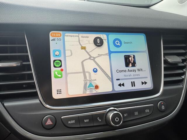 Opel Crossland 1.2 Turbo Ultimate / 110 pk / Luxe hoog zitter / Beide stoelen in hoogte verstelbaar AGR / Zeer Compleet / Alcantara / Led /17 inch / Navi / Apple Android / Dode hoek /