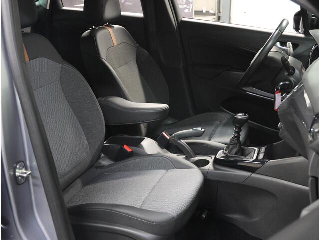 Opel Crossland 110PK Elegance | 1ste eigenaar | Camera | AppleCarplay/AndroidAuto | Navigatie | LED lampen | LEER/Stof | Climate Control | Cruise Control | Isofix | Privacy Glass | Parkeersensoren | Two-Tone |
