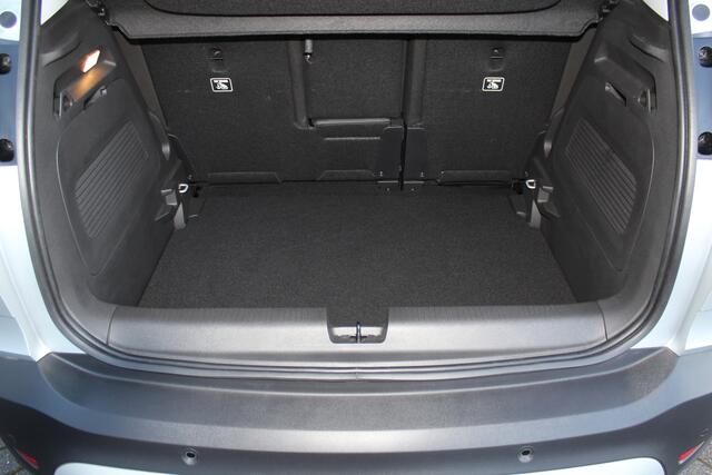 Opel Crossland 1.2-110pk Turbo 'Elegance'. Mooie en luxe hoogzitter ! Volautm. airco dual, cruise control, camera, comfortst., LM wielen, navigatie, telefoonvoorb., lane- en side assist, pdc v+a, LED verl., trekhaak etc.