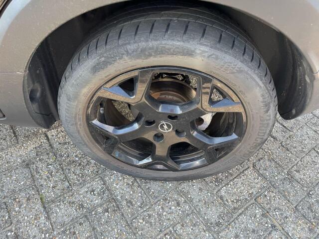 Opel Crossland 1.2 Turbo GS Line | 130pk | Navigatie | 49.000km | 17" Lichtmetalen Velgen |