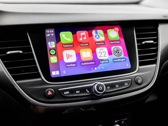 Opel Crossland X 1.2 Turbo Innovation Sport Automaat (APPLE CARPLAY, GROOT NAVI, STUUR/STOELVERWARMING, GETINT GLAS, KEYLESS, LEDER, SPORTSTOELEN, CRUISE, PARKEERSENSOREN, NIEUWSTAAT)