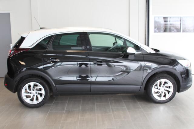 Opel Crossland X 1.2-131pk Turbo Innovation. Two tone. Erg nette en luxe hoogzitter voor nog jaren rijplezier ! Autm. airco, parkeersensoren v+a, camera, LM wielen, ergonomische voorstoelen, cruise control, side assist, navigatie, telefoonvoorb. etc.