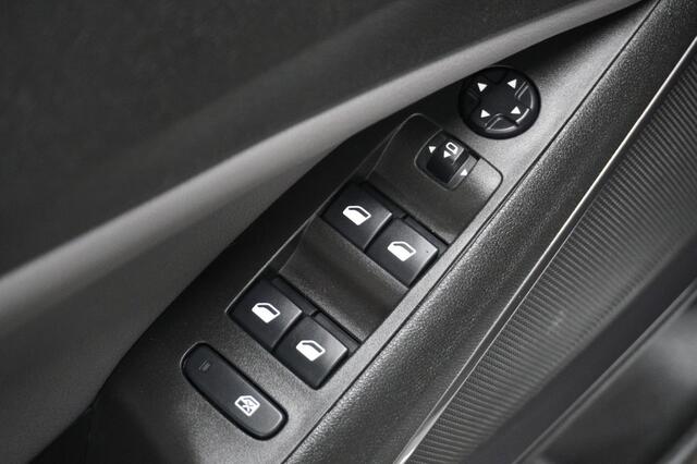 Opel Crossland X 1.2 Turbo 130pk Innovation / Zwart dak / Camera + parkeersensoren / Navi